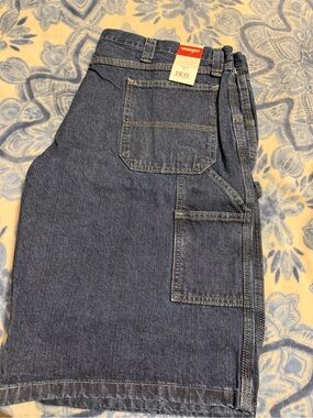 Wrangler Men’s Dark Blue Relaxed carpenter Denim Jeans with Utility Pockets 42